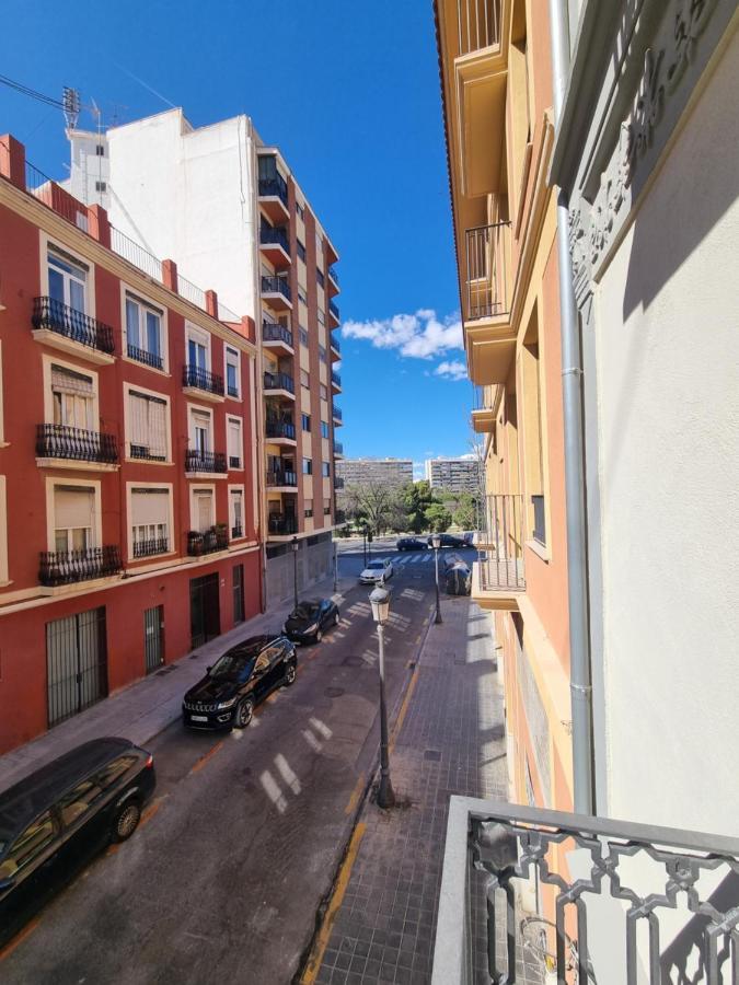 Centrica Y Encantadora Vivienda. Valencia Eksteriør billede